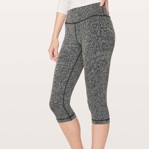 Lululemon Wunder Under Hi-Rise Size 4 with a 17" Inseam Crackle Jaquard - Picture 15 of 16